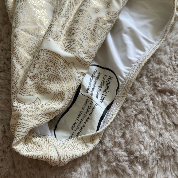 Lauren. White and gold one piece swimsuit.  Womens 8. NWT. - Picture 5 of 9